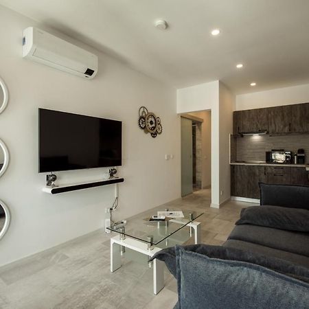 Fancy Penthouse Studio With Lakeview W10 Bucharest Luaran gambar